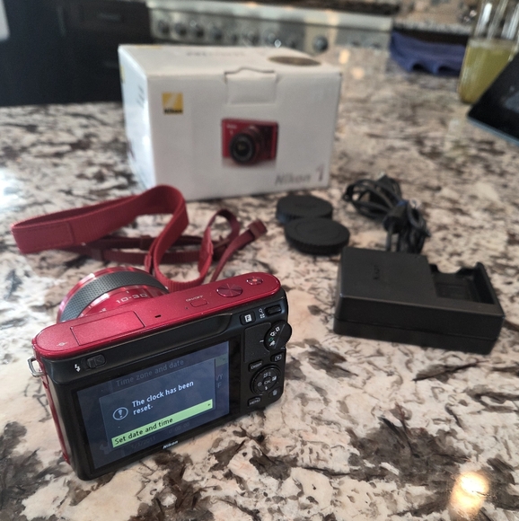 Nikon 1 J1 Model Red - Picture 2 of 2